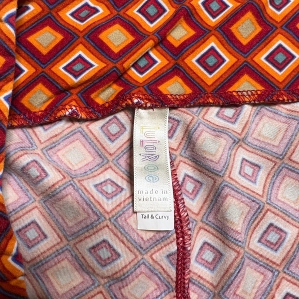 LuLaRoe tall & curvy diamond print leggings C5-3 - Picture 5 of 5